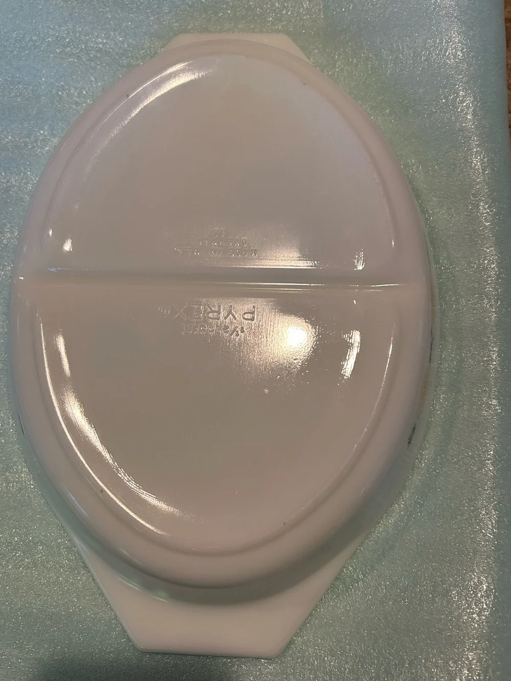 Pyrex 1 1/2 quart Town & Country Divided Dish 8.5x12” 1963 pattern No chips